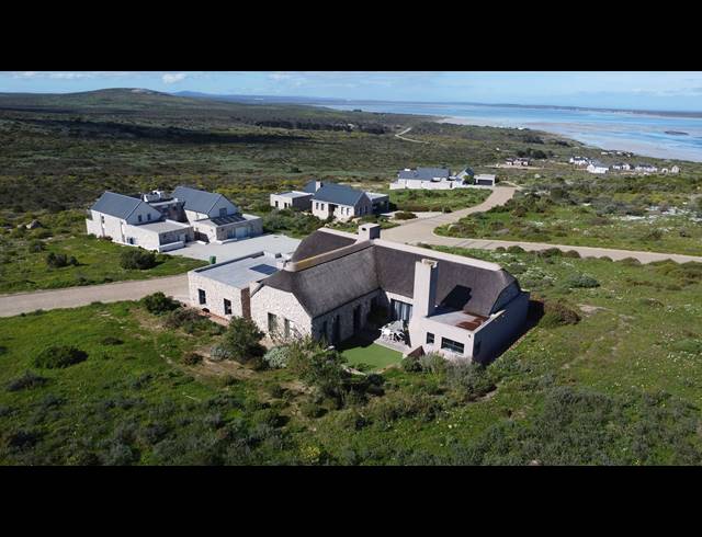 3 BEDROOM VILLA FOR SALE IN SHARK BAY ESTATE